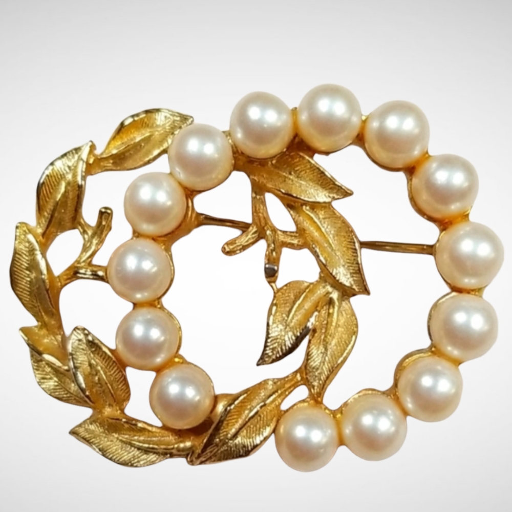 Vintage Signed Richelieu Faux Pearl Goldtone Brooch Pin